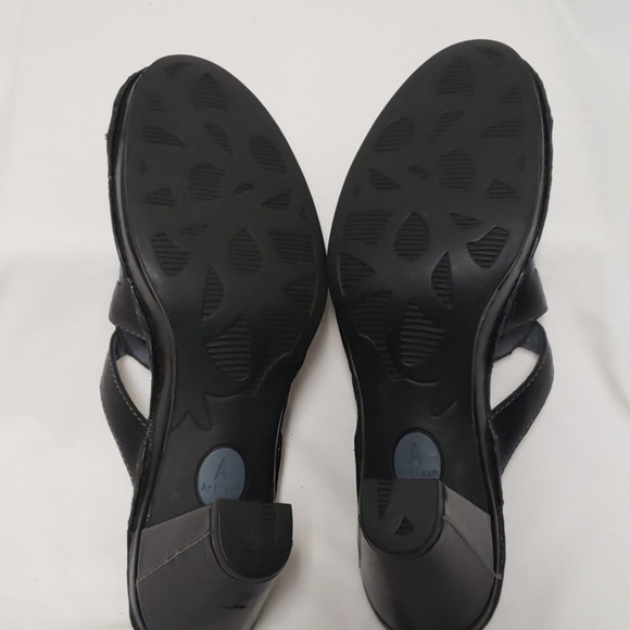 Clark Artisan Collection black heels - Picture 6 of 6